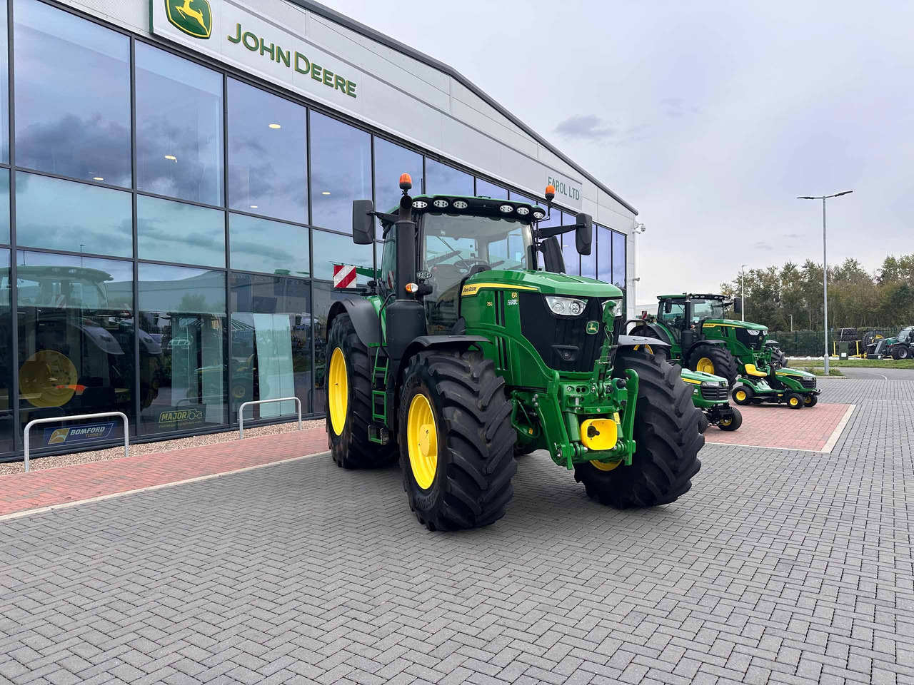 John Deere 6R 250 - Traktor: obrázek 3 John Deere 6R 250 - Traktor: obrázek 3