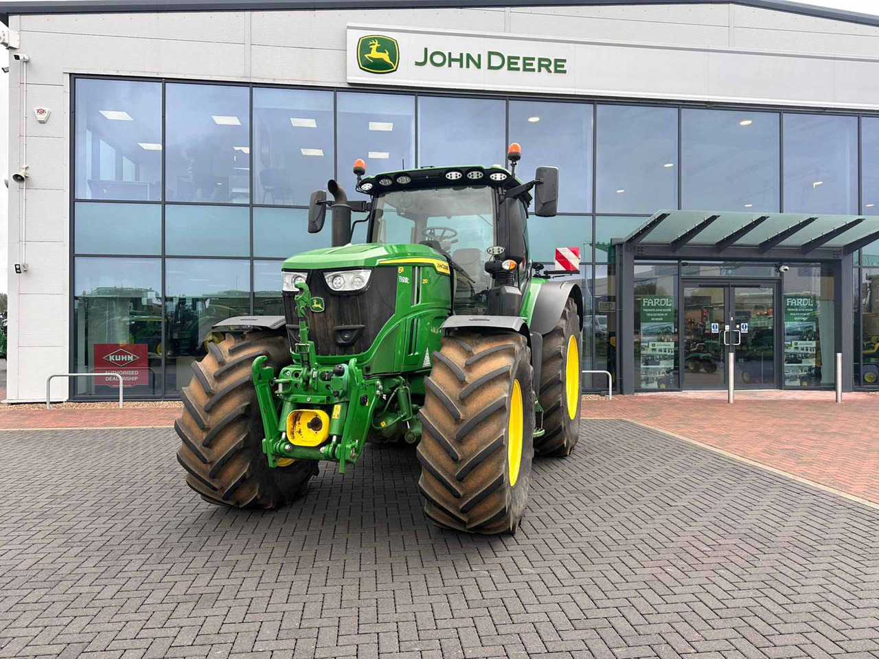 John Deere 6R 250 - Traktor: obrázek 4 John Deere 6R 250 - Traktor: obrázek 4