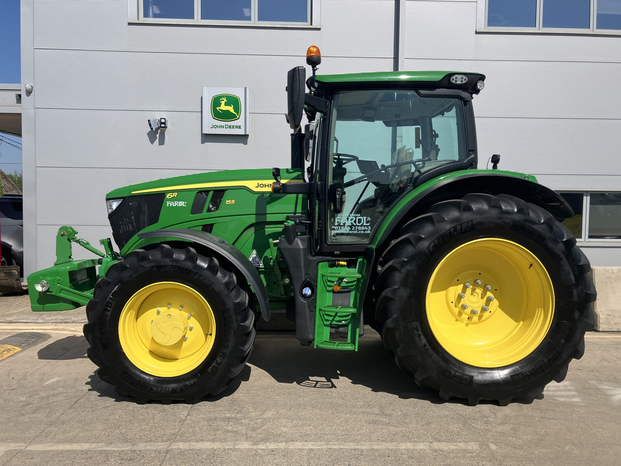 John Deere 6R155 - Traktor: obrázek 2 John Deere 6R155 - Traktor: obrázek 2