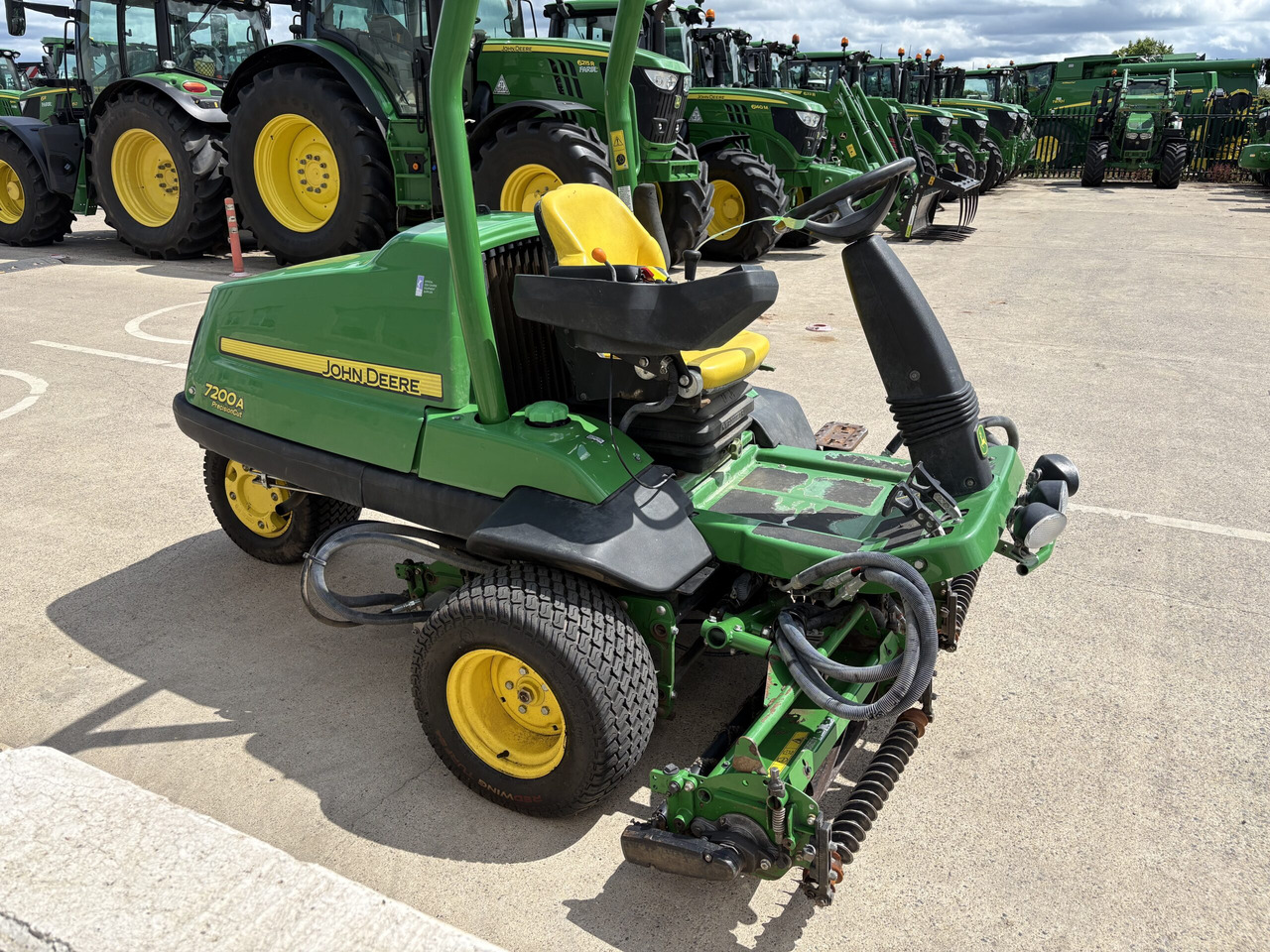 John Deere 7200A Triple Mower - Sekačka na trávu: obrázek 2 John Deere 7200A Triple Mower - Sekačka na trávu: obrázek 2