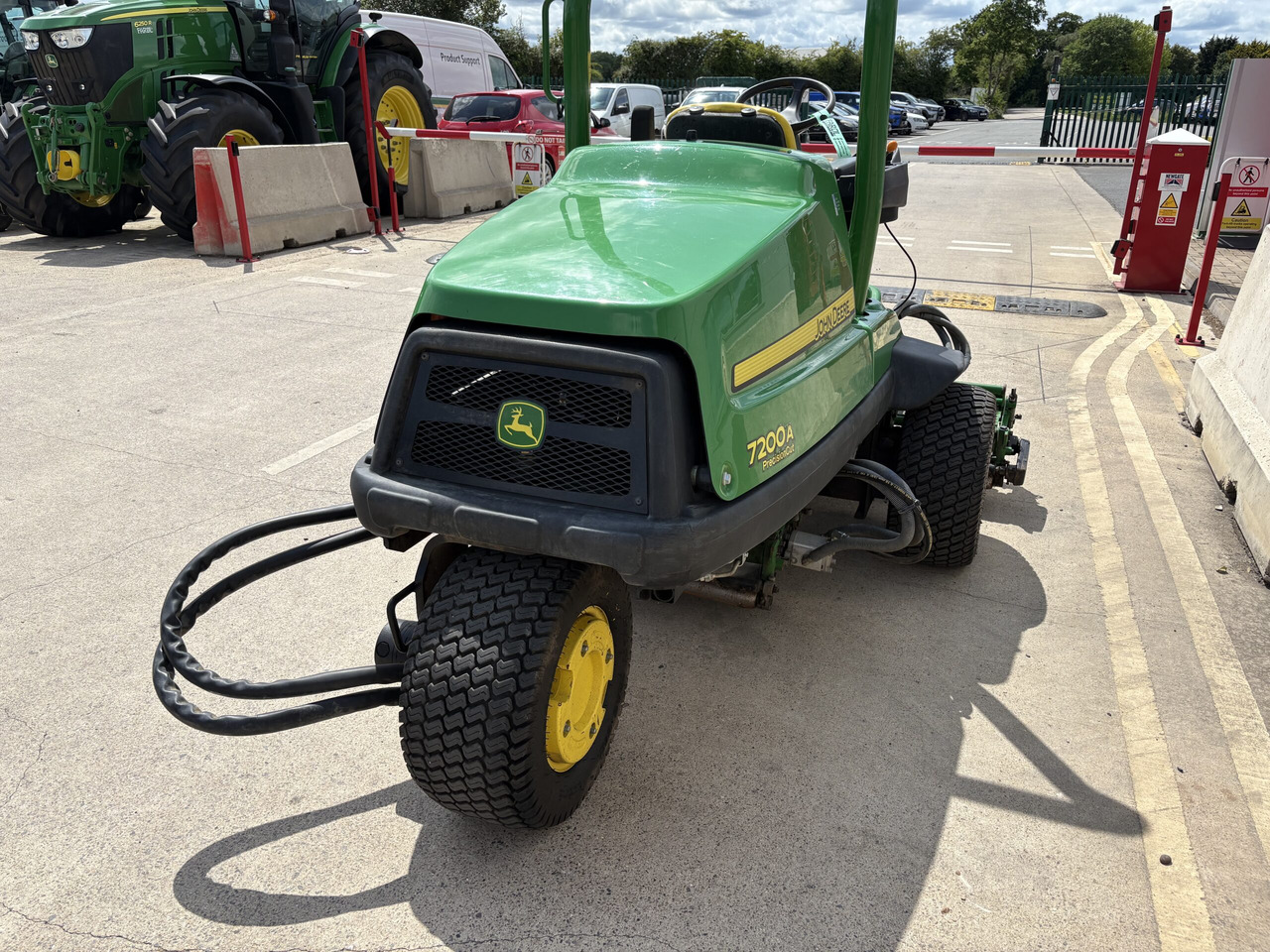 John Deere 7200A Triple Mower - Sekačka na trávu: obrázek 4 John Deere 7200A Triple Mower - Sekačka na trávu: obrázek 4
