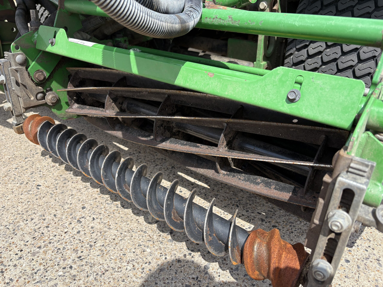 Sekačka na trávu John Deere 7200A Triple Mower: obrázek 6