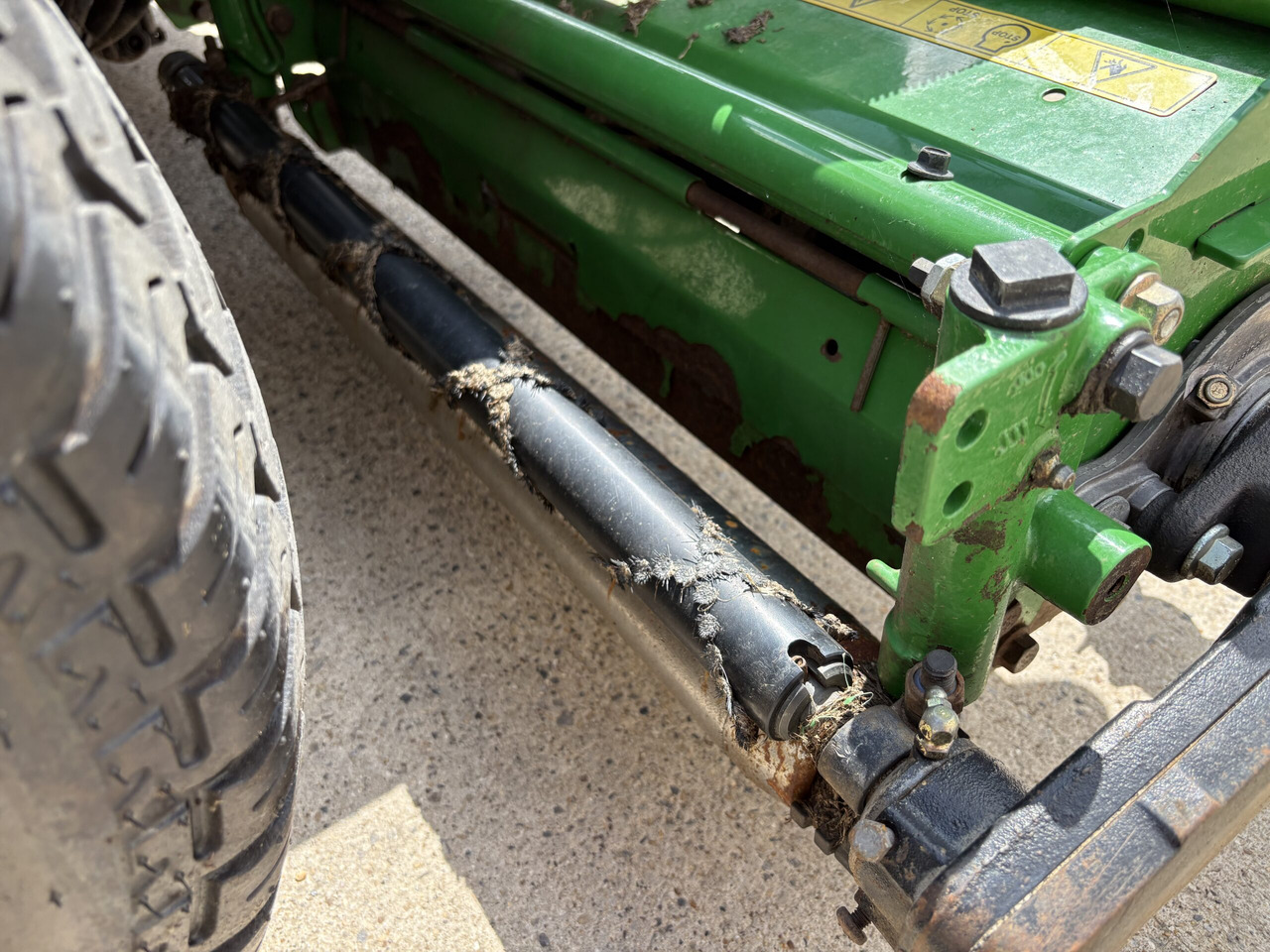 Sekačka na trávu John Deere 7200A Triple Mower: obrázek 8 Sekačka na trávu John Deere 7200A Triple Mower: obrázek 8