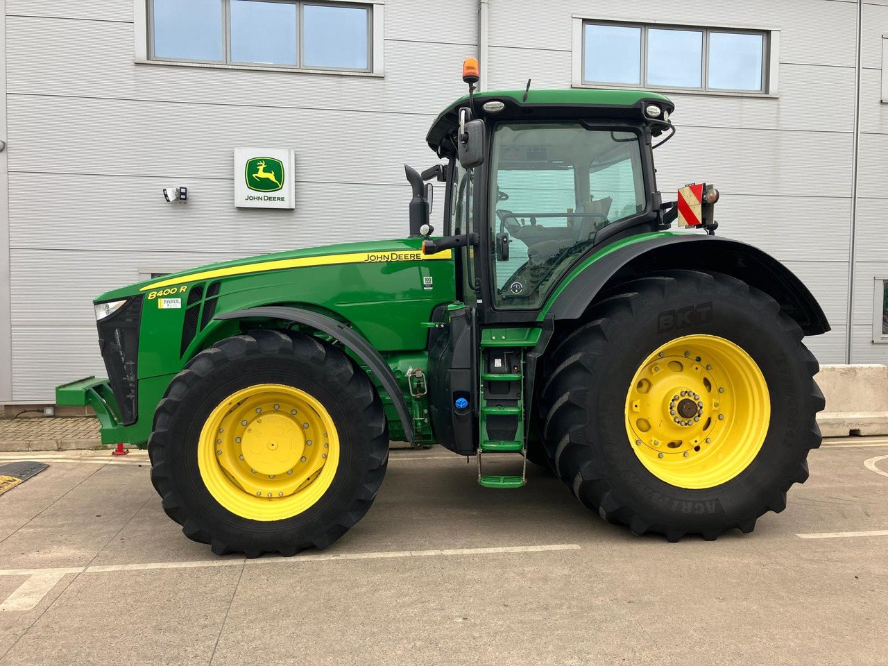 John Deere 8400R - Traktor: obrázek 2 John Deere 8400R - Traktor: obrázek 2