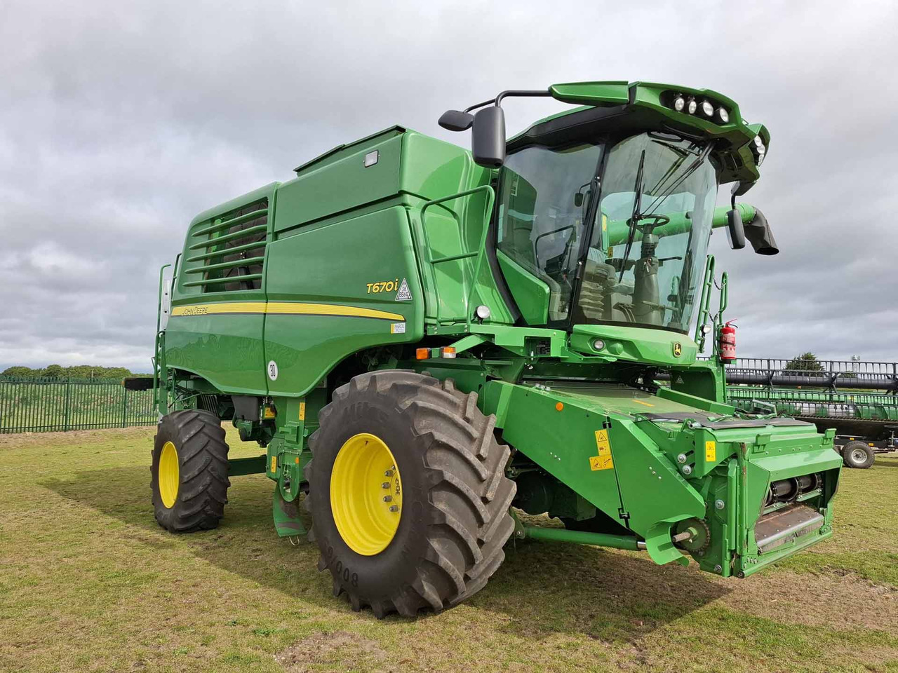 John Deere T670 - Sklízecí mlátička: obrázek 1 John Deere T670 - Sklízecí mlátička: obrázek 1