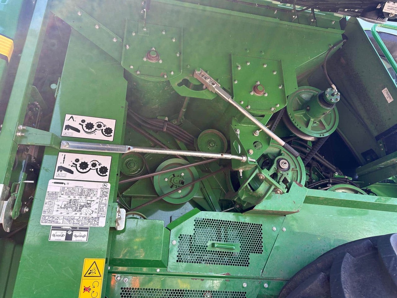 Sklízecí mlátička John Deere T670i HM: obrázek 17