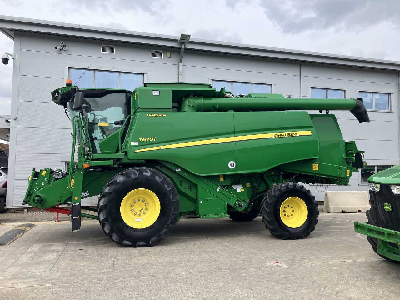 John Deere T670i HillMaster - Sklízecí mlátička: obrázek 2 John Deere T670i HillMaster - Sklízecí mlátička: obrázek 2