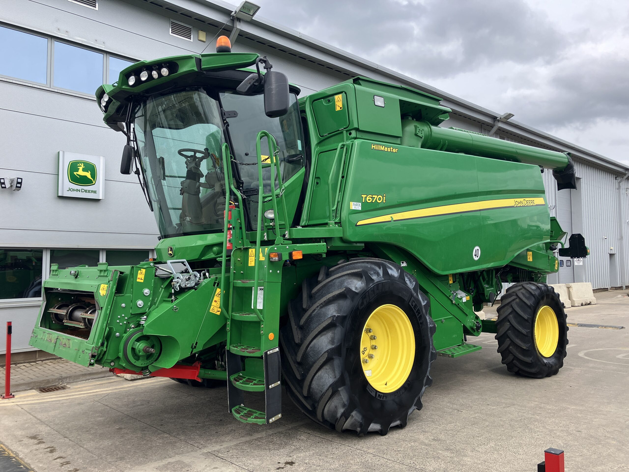 John Deere T670i HillMaster - Sklízecí mlátička: obrázek 1 John Deere T670i HillMaster - Sklízecí mlátička: obrázek 1
