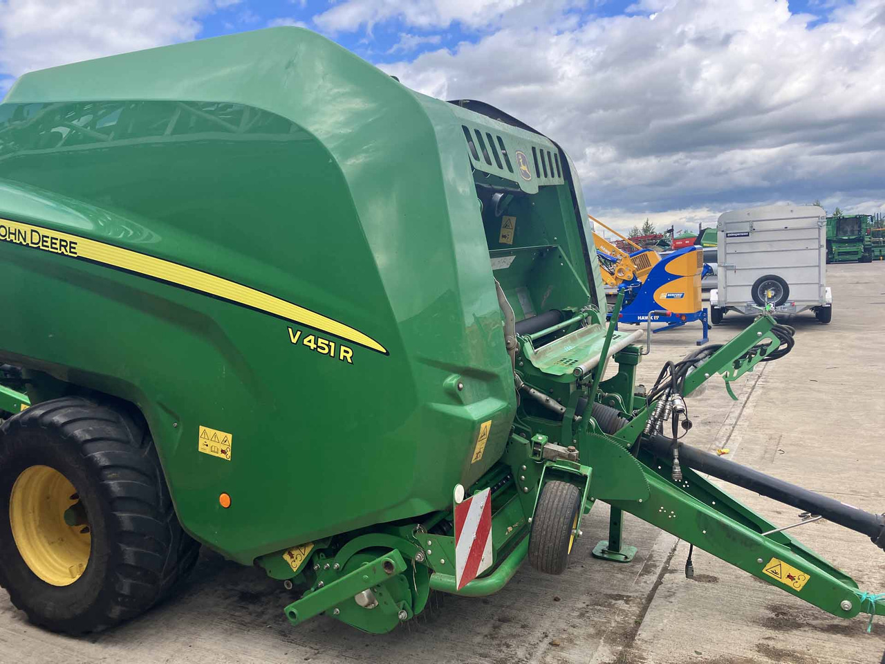 John Deere V451R - Stroj na sklizeň pícnin: obrázek 3 John Deere V451R - Stroj na sklizeň pícnin: obrázek 3
