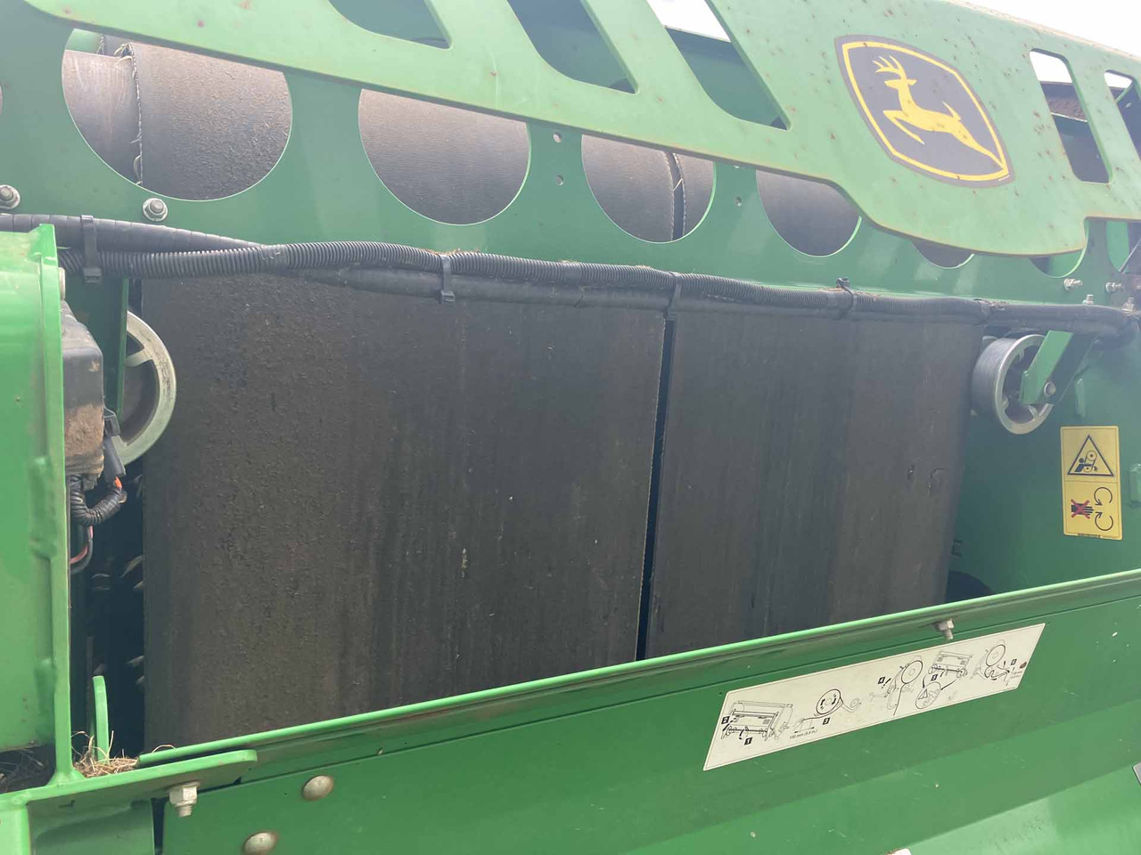 John Deere V451R - Stroj na sklizeň pícnin: obrázek 4 John Deere V451R - Stroj na sklizeň pícnin: obrázek 4