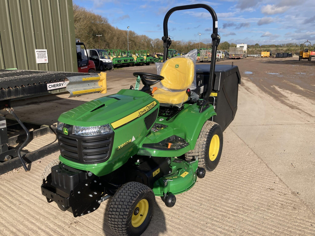 John Deere X950R ride on mower - Sekačka na trávu: obrázek 1 John Deere X950R ride on mower - Sekačka na trávu: obrázek 1