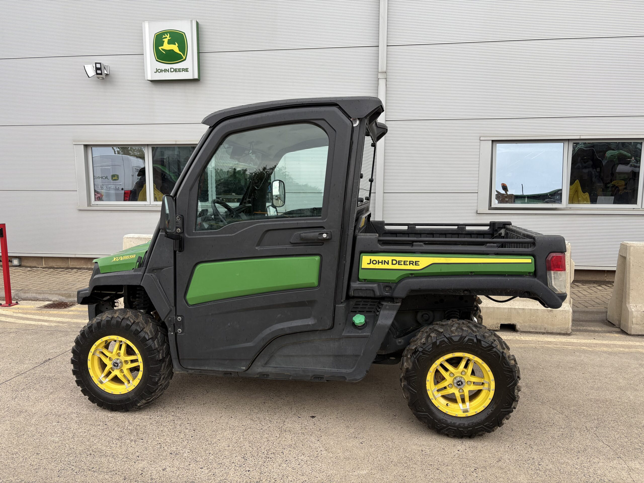 John Deere XUV865M Gator - Čtyřkolka: obrázek 1 John Deere XUV865M Gator - Čtyřkolka: obrázek 1