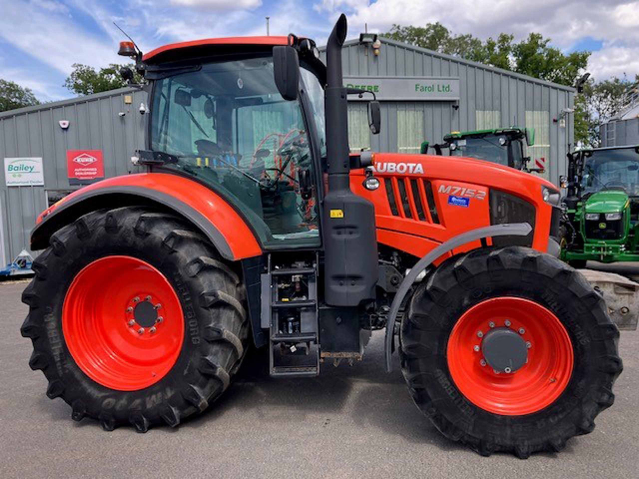 Kubota M7152 - Traktor: obrázek 4 Kubota M7152 - Traktor: obrázek 4