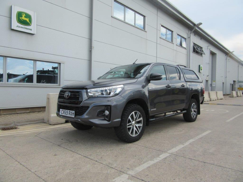 Pick-up TOYOTA HILUX INVINCIBLE X: obrázek 1