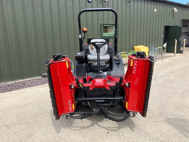 Toro LTF3000 Commercial Triple Flail Mower - Sekačka na trávu: obrázek 2 Toro LTF3000 Commercial Triple Flail Mower - Sekačka na trávu: obrázek 2