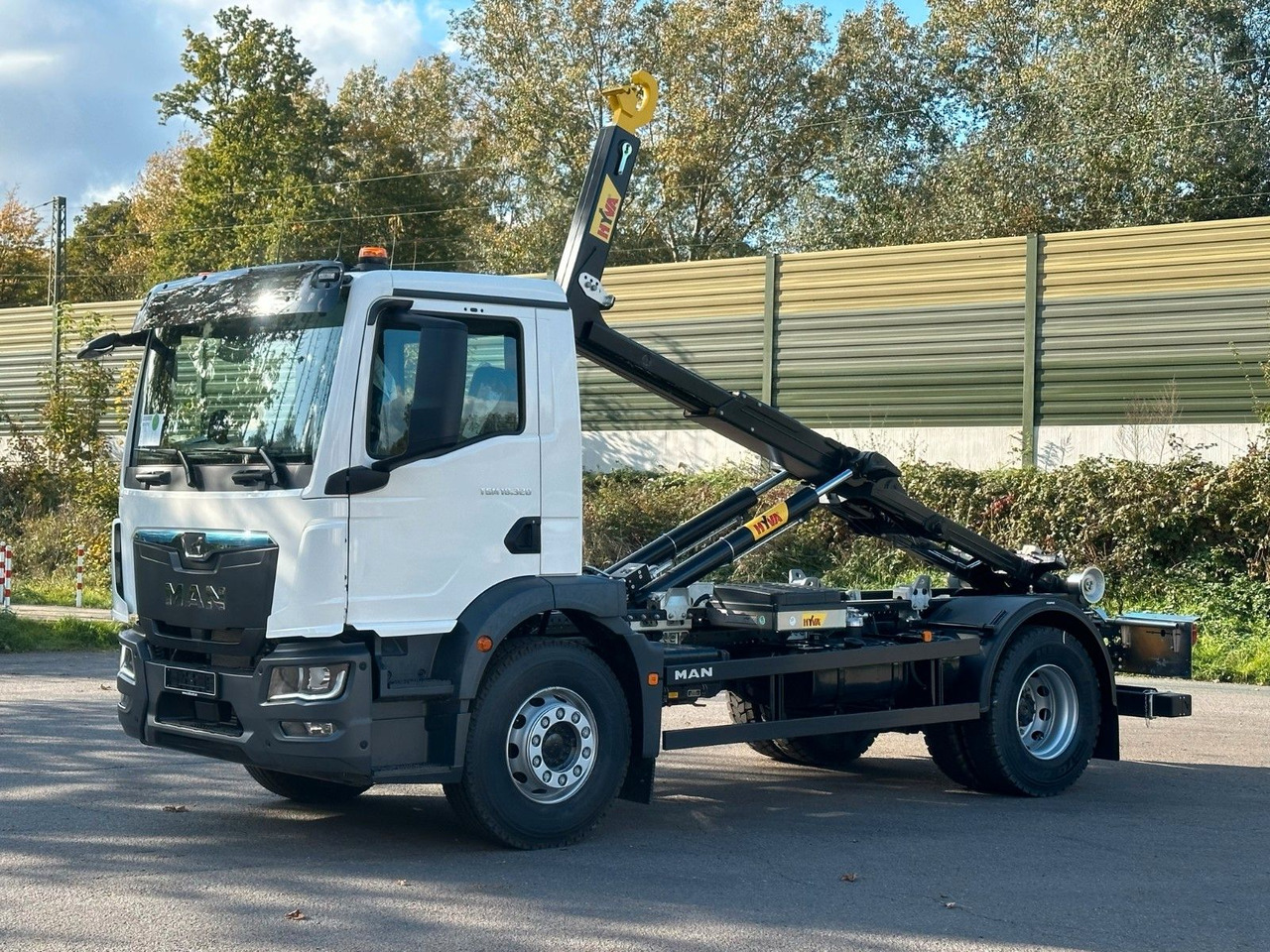 MAN TGM 18.320 4x2 Euro 6e Hyva 12-45 - Hákový nosič kontejnerů, Auto s hydraulickou rukou: obrázek 2 MAN TGM 18.320 4x2 Euro 6e Hyva 12-45 - Hákový nosič kontejnerů, Auto s hydraulickou rukou: obrázek 2