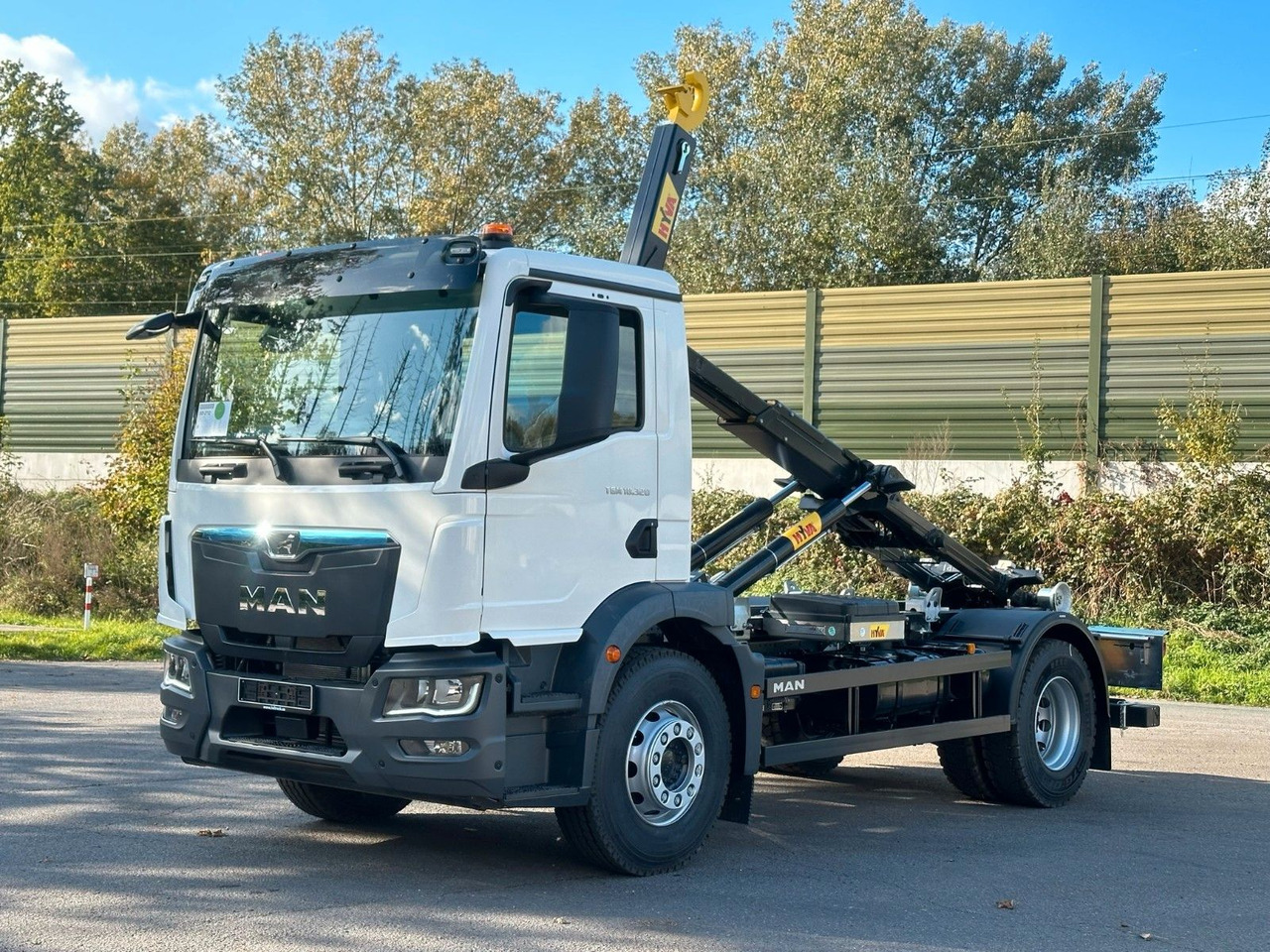 MAN TGM 18.320 4x2 Euro 6e Hyva 12-45 - Hákový nosič kontejnerů, Auto s hydraulickou rukou: obrázek 1 MAN TGM 18.320 4x2 Euro 6e Hyva 12-45 - Hákový nosič kontejnerů, Auto s hydraulickou rukou: obrázek 1
