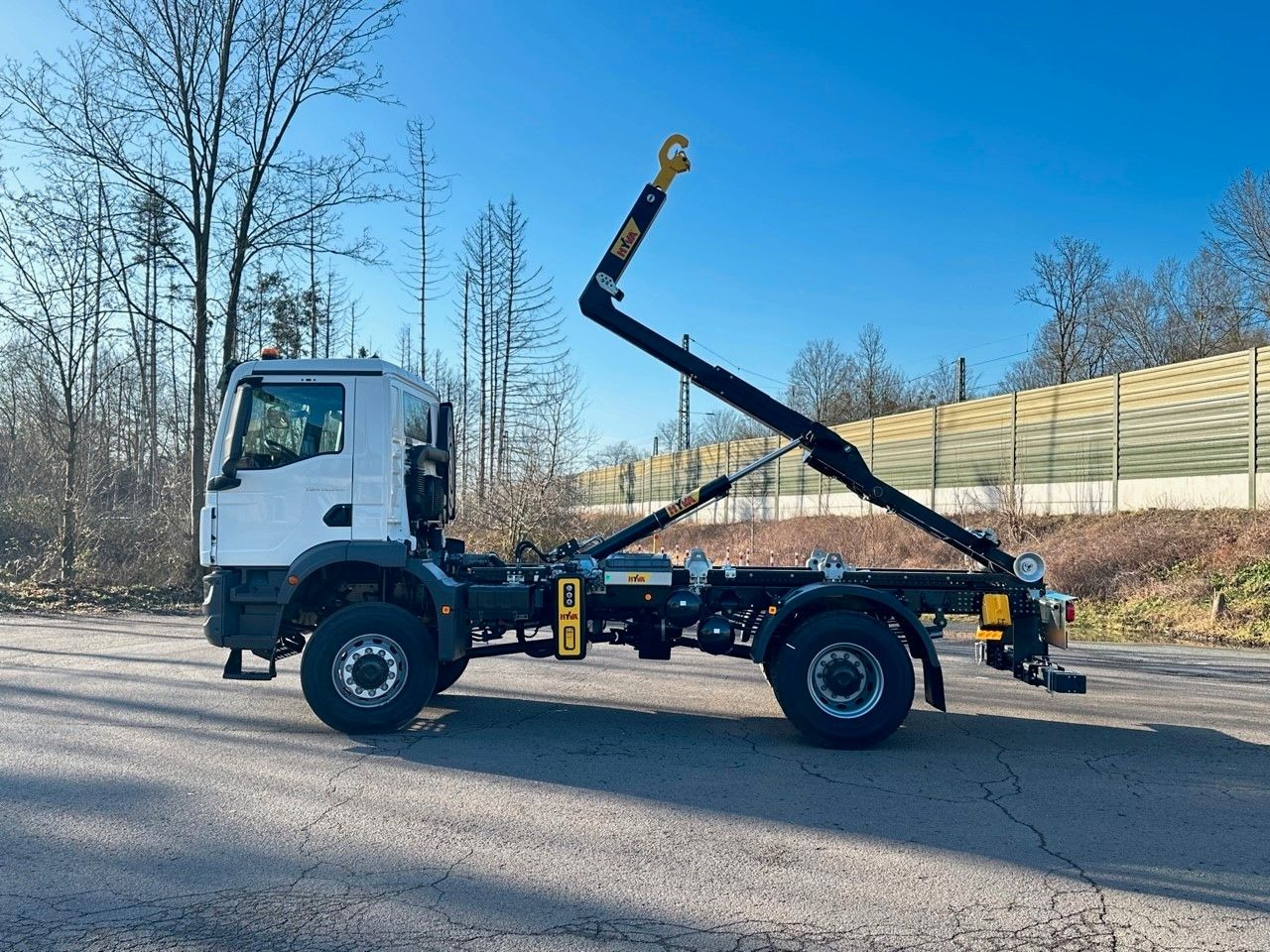 MAN TGM 18.320 4x4 Euro 6e Hyva 12-45 - Hákový nosič kontejnerů, Auto s hydraulickou rukou: obrázek 3 MAN TGM 18.320 4x4 Euro 6e Hyva 12-45 - Hákový nosič kontejnerů, Auto s hydraulickou rukou: obrázek 3