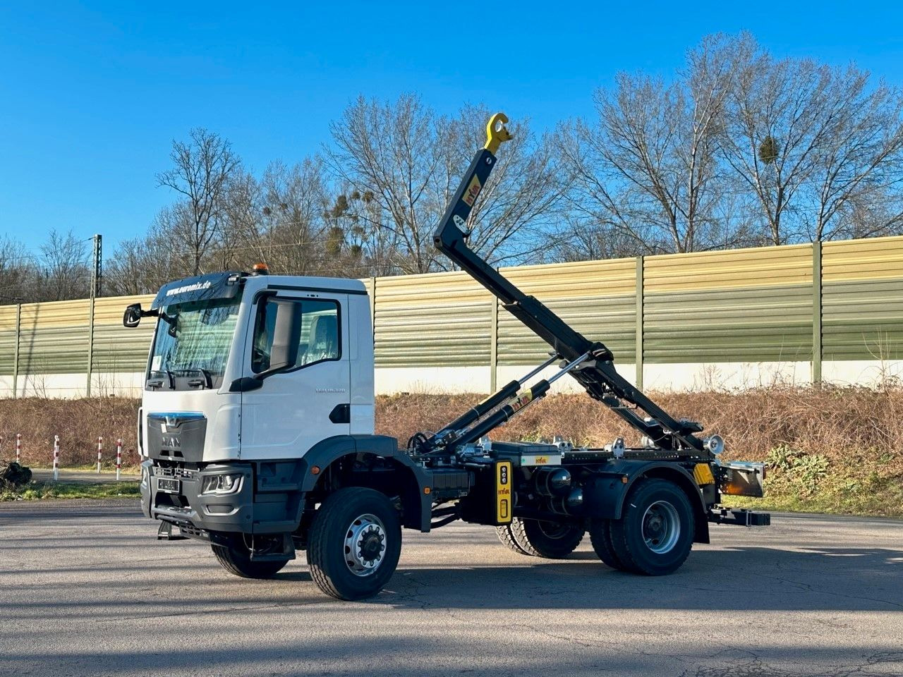 MAN TGM 18.320 4x4 Euro 6e Hyva 12-45 - Hákový nosič kontejnerů, Auto s hydraulickou rukou: obrázek 2 MAN TGM 18.320 4x4 Euro 6e Hyva 12-45 - Hákový nosič kontejnerů, Auto s hydraulickou rukou: obrázek 2