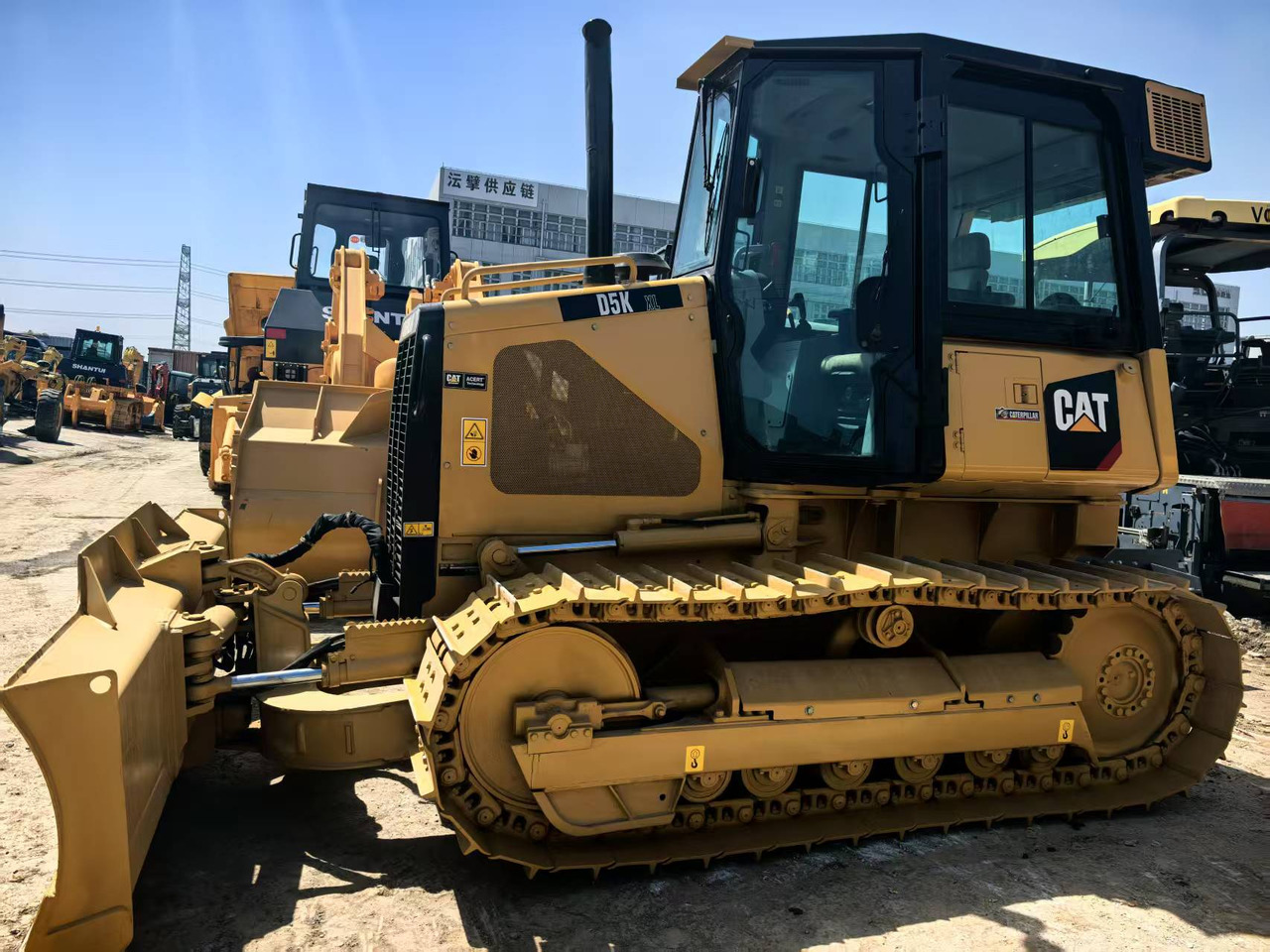 CATERPILLAR D5K - Buldozer: obrázek 1 CATERPILLAR D5K - Buldozer: obrázek 1