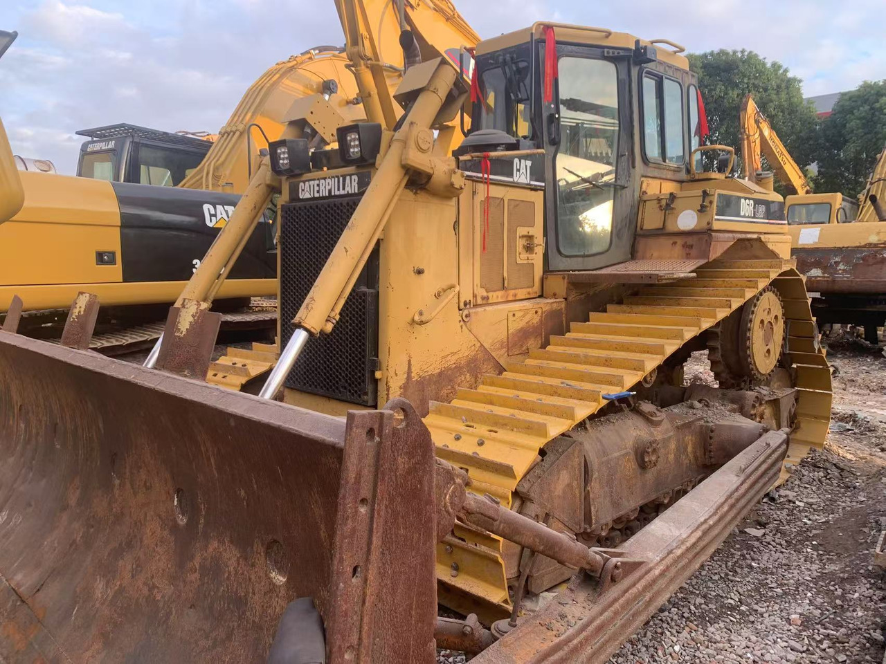 CATERPILLAR D6R - Buldozer: obrázek 2 CATERPILLAR D6R - Buldozer: obrázek 2