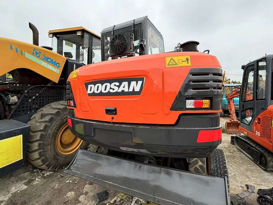 Hot Sale Used Doosan Dx75 Small 7.5t Wheel Excavator South Korea DX75 Mini Excavator for Sale Good Condition - Pásové rýpadlo: obrázek 4 Hot Sale Used Doosan Dx75 Small 7.5t Wheel Excavator South Korea DX75 Mini Excavator for Sale Good Condition - Pásové rýpadlo: obrázek 4