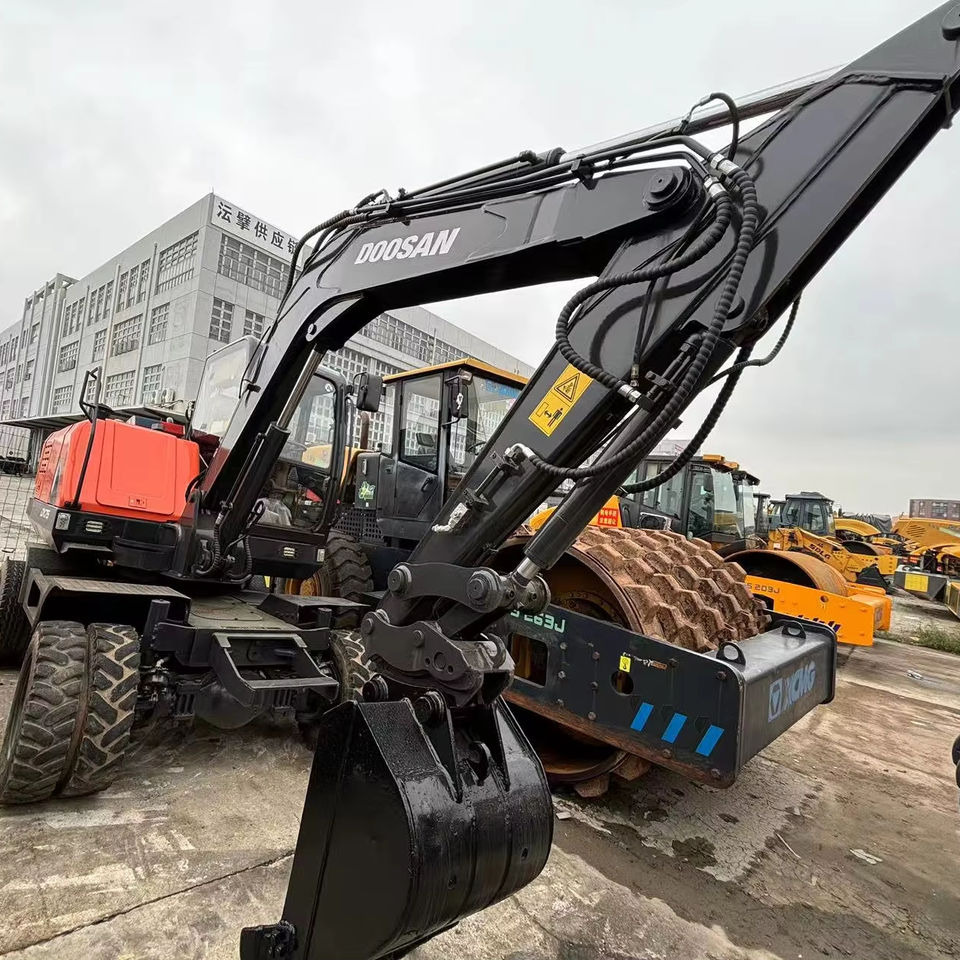 Hot Sale Used Doosan Dx75 Small 7.5t Wheel Excavator South Korea DX75 Mini Excavator for Sale Good Condition - Pásové rýpadlo: obrázek 1 Hot Sale Used Doosan Dx75 Small 7.5t Wheel Excavator South Korea DX75 Mini Excavator for Sale Good Condition - Pásové rýpadlo: obrázek 1