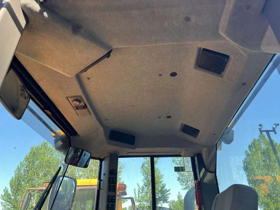 Hot Sale Used VOLVO L120GZ Loader Construction Machinery High Quality Loader VOLVO - Kolový nakladač: obrázek 3 Hot Sale Used VOLVO L120GZ Loader Construction Machinery High Quality Loader VOLVO - Kolový nakladač: obrázek 3