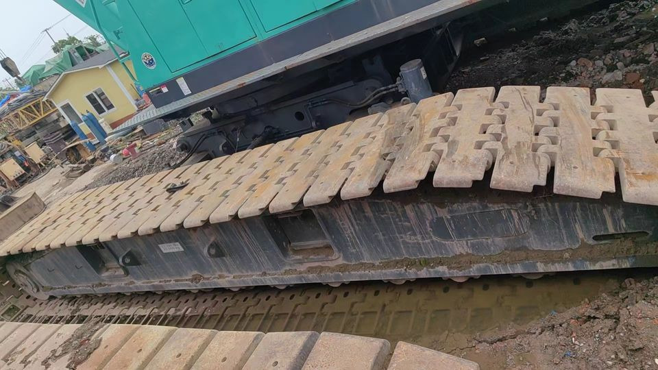 KOBELCO 150TON Crawler Crane for Containers Original Second Hand with Core Components on Sale! - Pásový jeřáb: obrázek 3 KOBELCO 150TON Crawler Crane for Containers Original Second Hand with Core Components on Sale! - Pásový jeřáb: obrázek 3