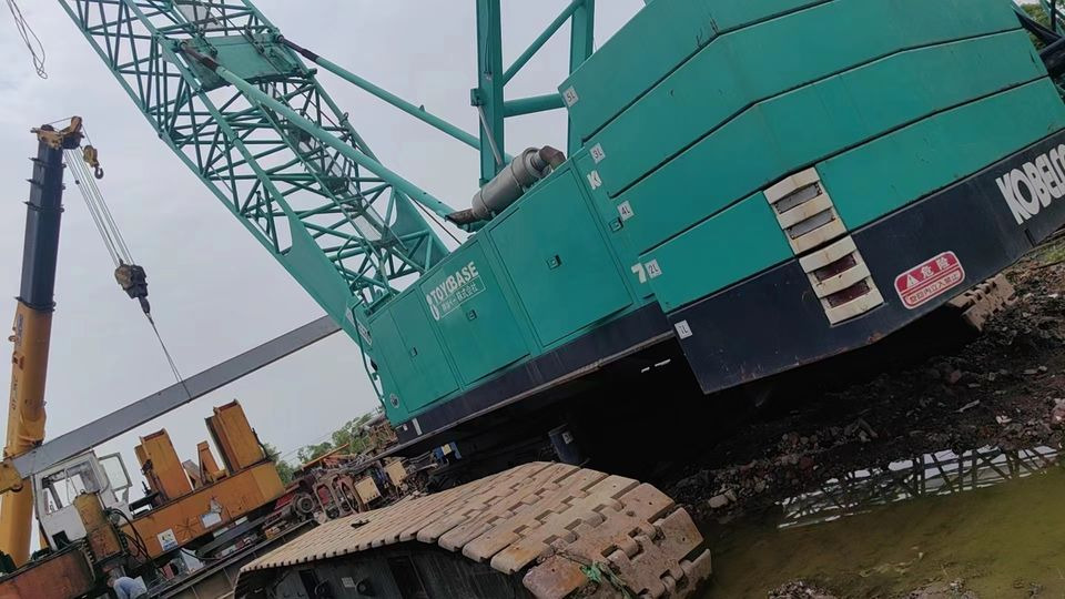 KOBELCO 150TON Crawler Crane for Containers Original Second Hand with Core Components on Sale! - Pásový jeřáb: obrázek 2 KOBELCO 150TON Crawler Crane for Containers Original Second Hand with Core Components on Sale! - Pásový jeřáb: obrázek 2