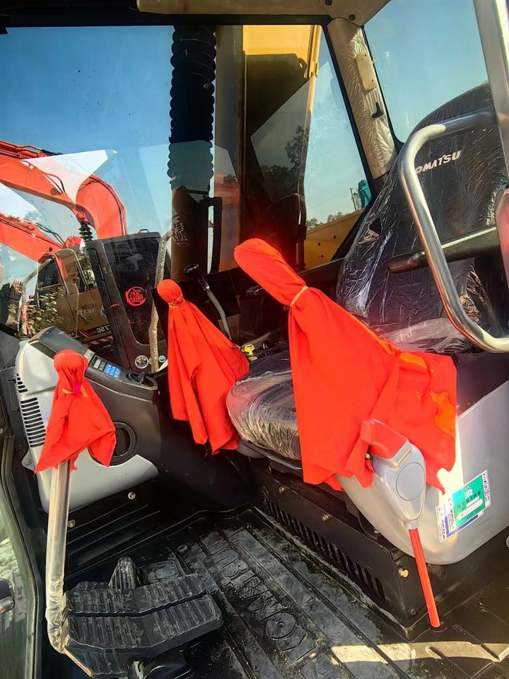 KOMATSU PC 70-8 - Pásové rýpadlo: obrázek 4 KOMATSU PC 70-8 - Pásové rýpadlo: obrázek 4