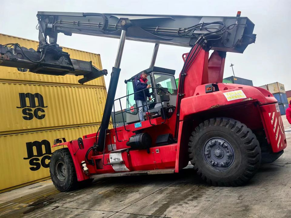 Kalmar DRF450 Sweden Kalmar Used 45 Ton Reach Stacker for Containers to Popularly Sell - Reach stacker: obrázek 5 Kalmar DRF450 Sweden Kalmar Used 45 Ton Reach Stacker for Containers to Popularly Sell - Reach stacker: obrázek 5