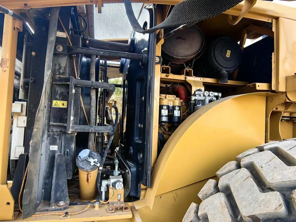Original CAT Used CAT 950GC Wheel Loader Caterpillar 950GC CAT Loader Low Service Time - Kolový nakladač: obrázek 5 Original CAT Used CAT 950GC Wheel Loader Caterpillar 950GC CAT Loader Low Service Time - Kolový nakladač: obrázek 5