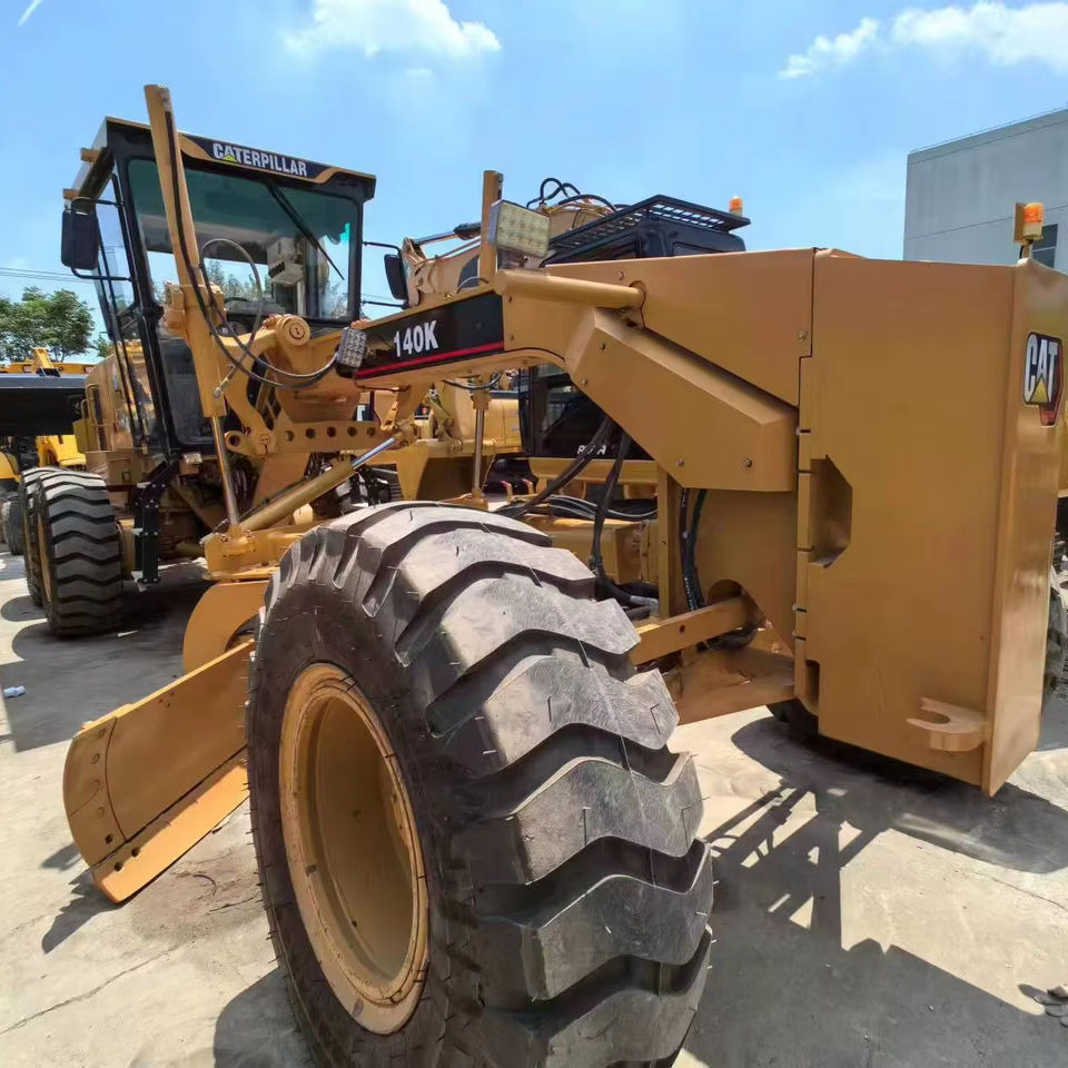 Second Hand Used Construction Machinery CAT 140K 15 Ton Grader for Sale 1000H From Shanghai Japanese Brand Good Condition - Grejdr: obrázek 1 Second Hand Used Construction Machinery CAT 140K 15 Ton Grader for Sale 1000H From Shanghai Japanese Brand Good Condition - Grejdr: obrázek 1