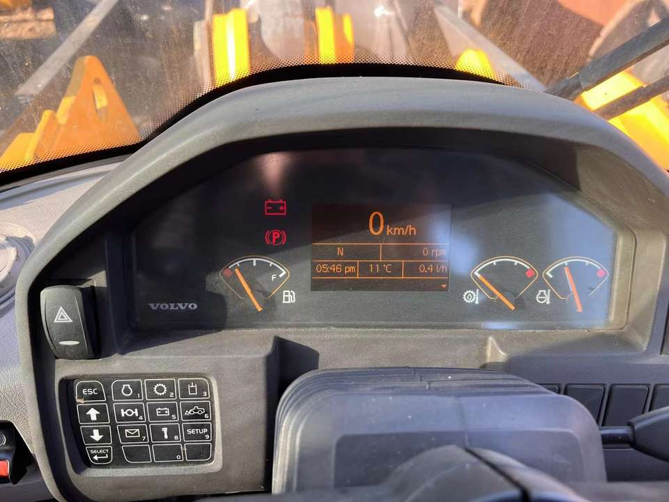 Used Volvo L120GZ 6 Ton Capacity Wheel Loader Available for Sale - Kolový nakladač: obrázek 5 Used Volvo L120GZ 6 Ton Capacity Wheel Loader Available for Sale - Kolový nakladač: obrázek 5