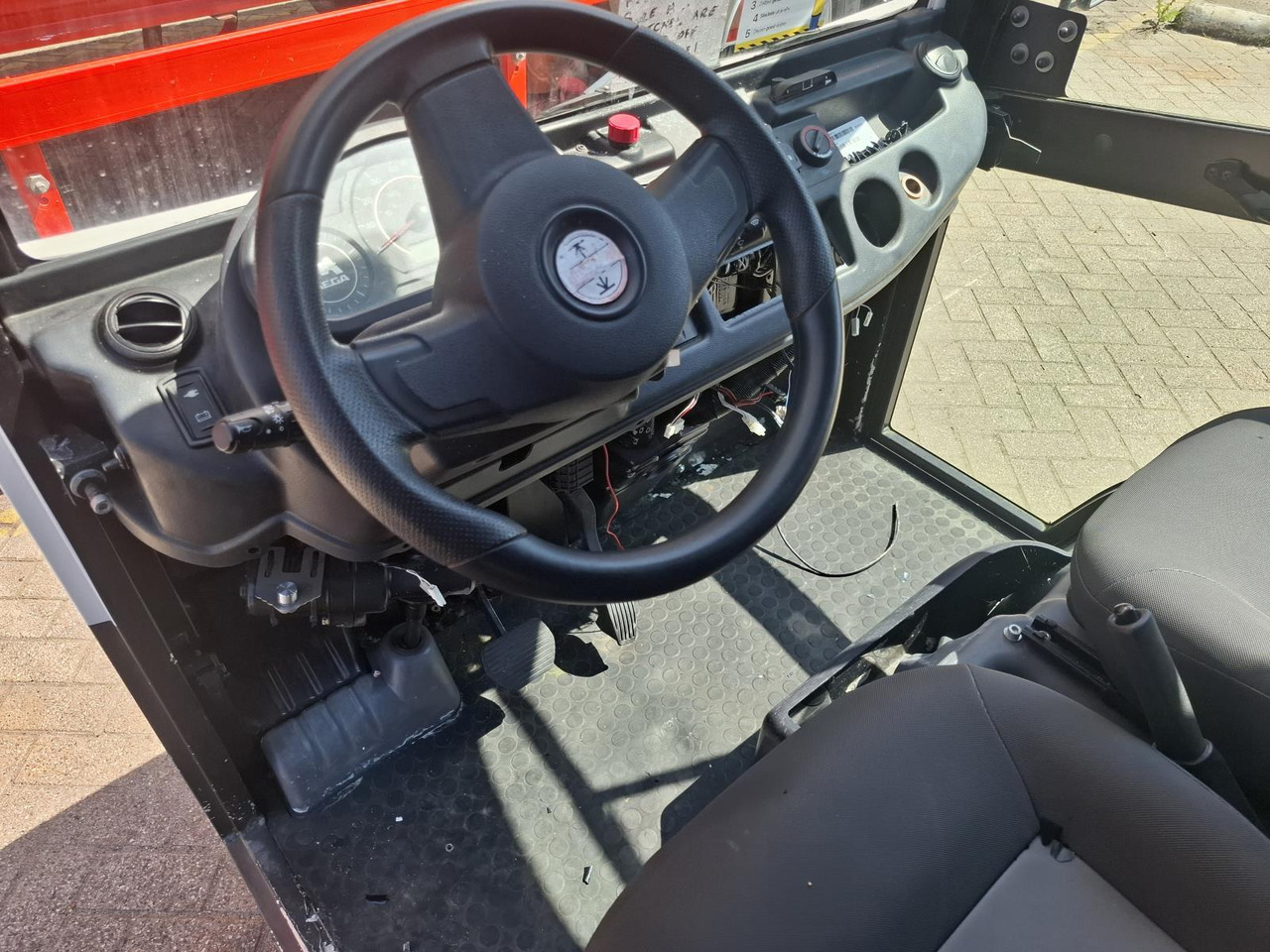 Aixam Mega E-Worker Elektrische Bakwagen RV-606-R - Golfový vozík: obrázek 4 Aixam Mega E-Worker Elektrische Bakwagen RV-606-R - Golfový vozík: obrázek 4