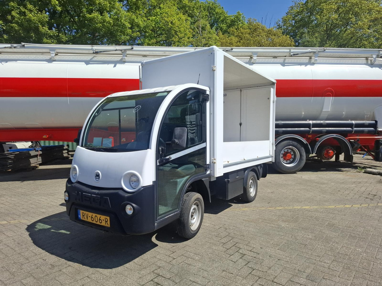 Aixam Mega E-Worker Elektrische Bakwagen RV-606-R - Golfový vozík: obrázek 1 Aixam Mega E-Worker Elektrische Bakwagen RV-606-R - Golfový vozík: obrázek 1