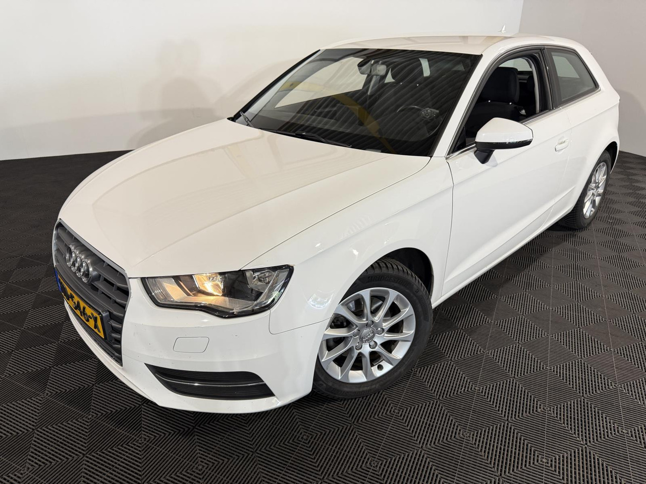 Hatchback Audi A3 1.2 TFSI Attraction Pro Line Aut.| 2015 | 177.618 km | HD-546-X: obrázek 1