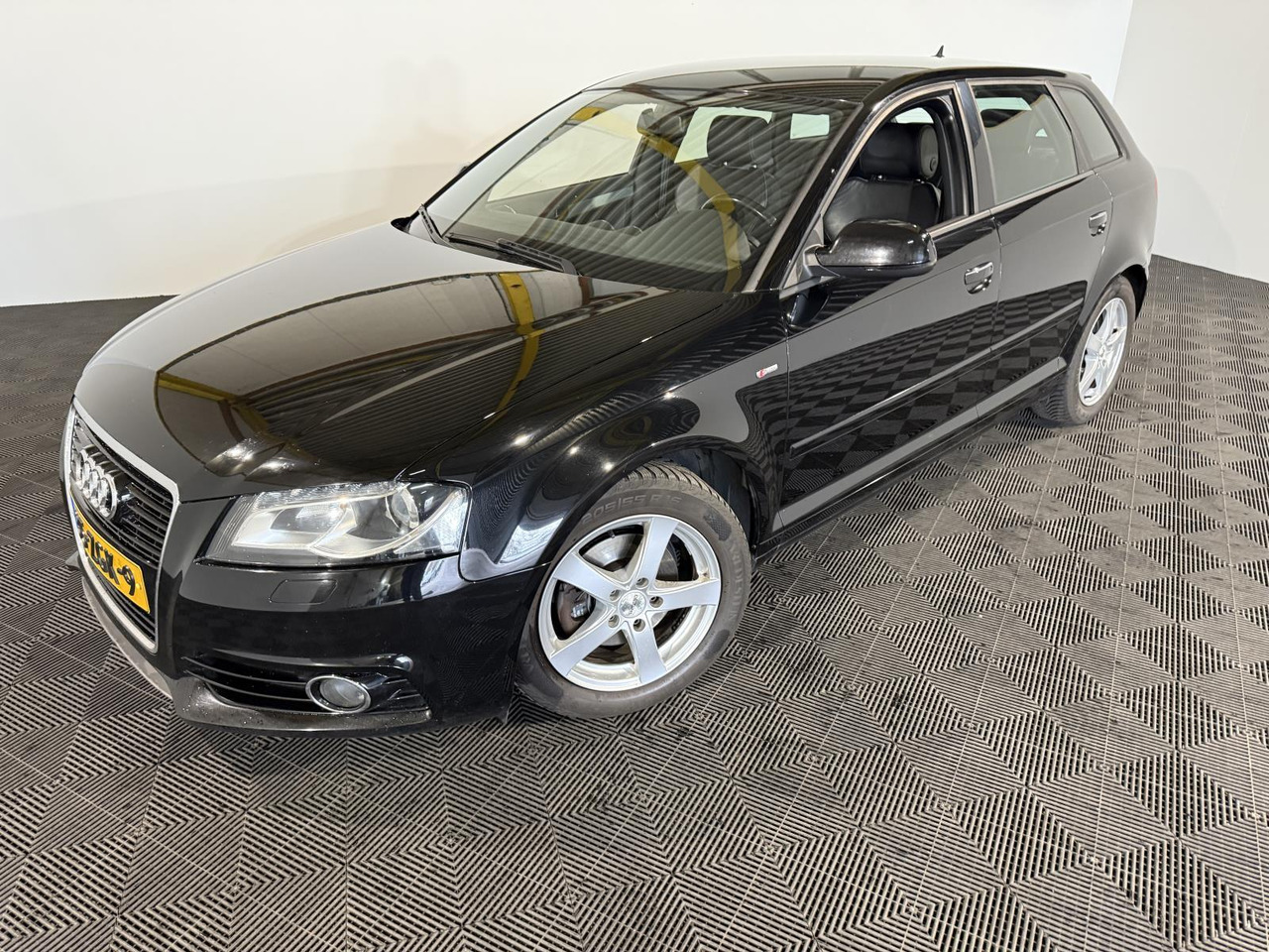 Audi A3 Sportback 1.2 TFSI S Line 35-ZGK-9 288.082 km - Osobní auto: obrázek 1 Audi A3 Sportback 1.2 TFSI S Line 35-ZGK-9 288.082 km - Osobní auto: obrázek 1