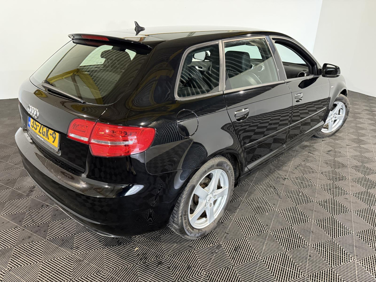 Audi A3 Sportback 1.2 TFSI S Line 35-ZGK-9 288.082 km - Osobní auto: obrázek 2 Audi A3 Sportback 1.2 TFSI S Line 35-ZGK-9 288.082 km - Osobní auto: obrázek 2