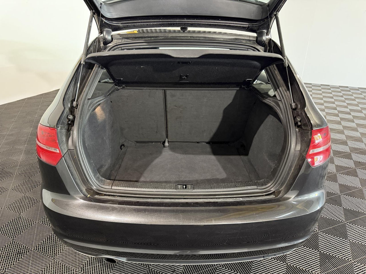 Audi A3 Sportback 1.2 TFSI S-Line 55-ZGL-1 246.717 km - Osobní auto: obrázek 5 Audi A3 Sportback 1.2 TFSI S-Line 55-ZGL-1 246.717 km - Osobní auto: obrázek 5