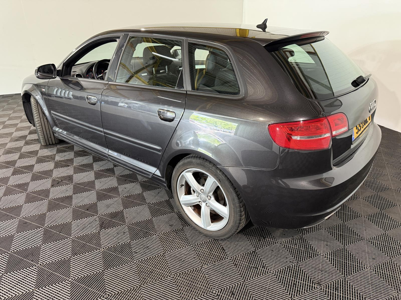 Audi A3 Sportback 1.2 TFSI S-Line 55-ZGL-1 246.717 km - Osobní auto: obrázek 3 Audi A3 Sportback 1.2 TFSI S-Line 55-ZGL-1 246.717 km - Osobní auto: obrázek 3