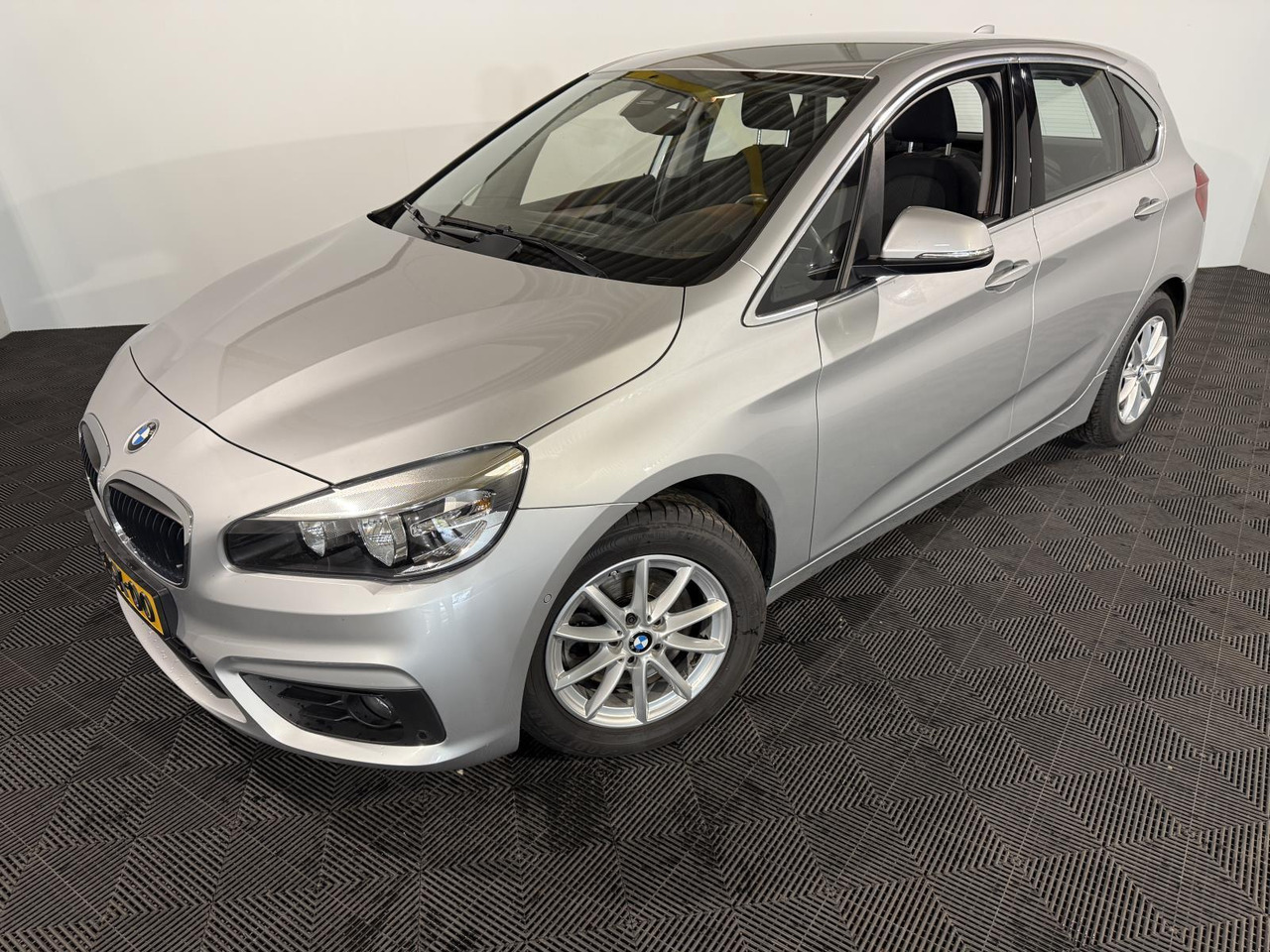 BMW 2-serie Active Tourer 218i Executive 2-ZGX-00 198.295 km - Osobní auto: obrázek 1 BMW 2-serie Active Tourer 218i Executive 2-ZGX-00 198.295 km - Osobní auto: obrázek 1