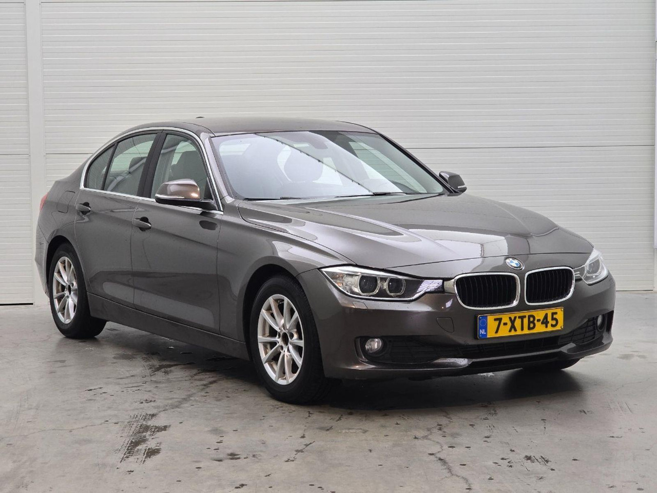 BMW 3-serie 320d EfficientDynamics Edition High Executive | 2014 | 300.611 km | Automaat | 7XTB45 | NAP: Logisch - Sedan: obrázek 2 BMW 3-serie 320d EfficientDynamics Edition High Executive | 2014 | 300.611 km | Automaat | 7XTB45 | NAP: Logisch - Sedan: obrázek 2