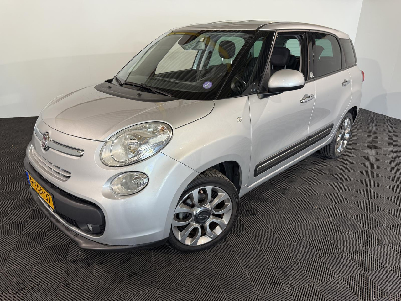 Fiat 500 L Living 0.9 TwinAir Lounge 7p. 9-TGP-37 172.608 km - Osobní auto: obrázek 1 Fiat 500 L Living 0.9 TwinAir Lounge 7p. 9-TGP-37 172.608 km - Osobní auto: obrázek 1