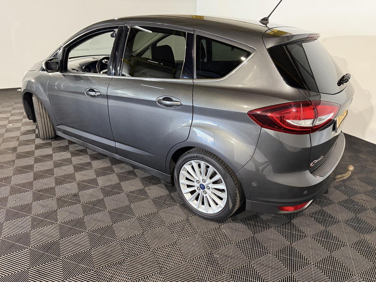 Ford C-Max 1.0 Titanium ZG-548-F 186.382 km - Osobní auto: obrázek 3 Ford C-Max 1.0 Titanium ZG-548-F 186.382 km - Osobní auto: obrázek 3
