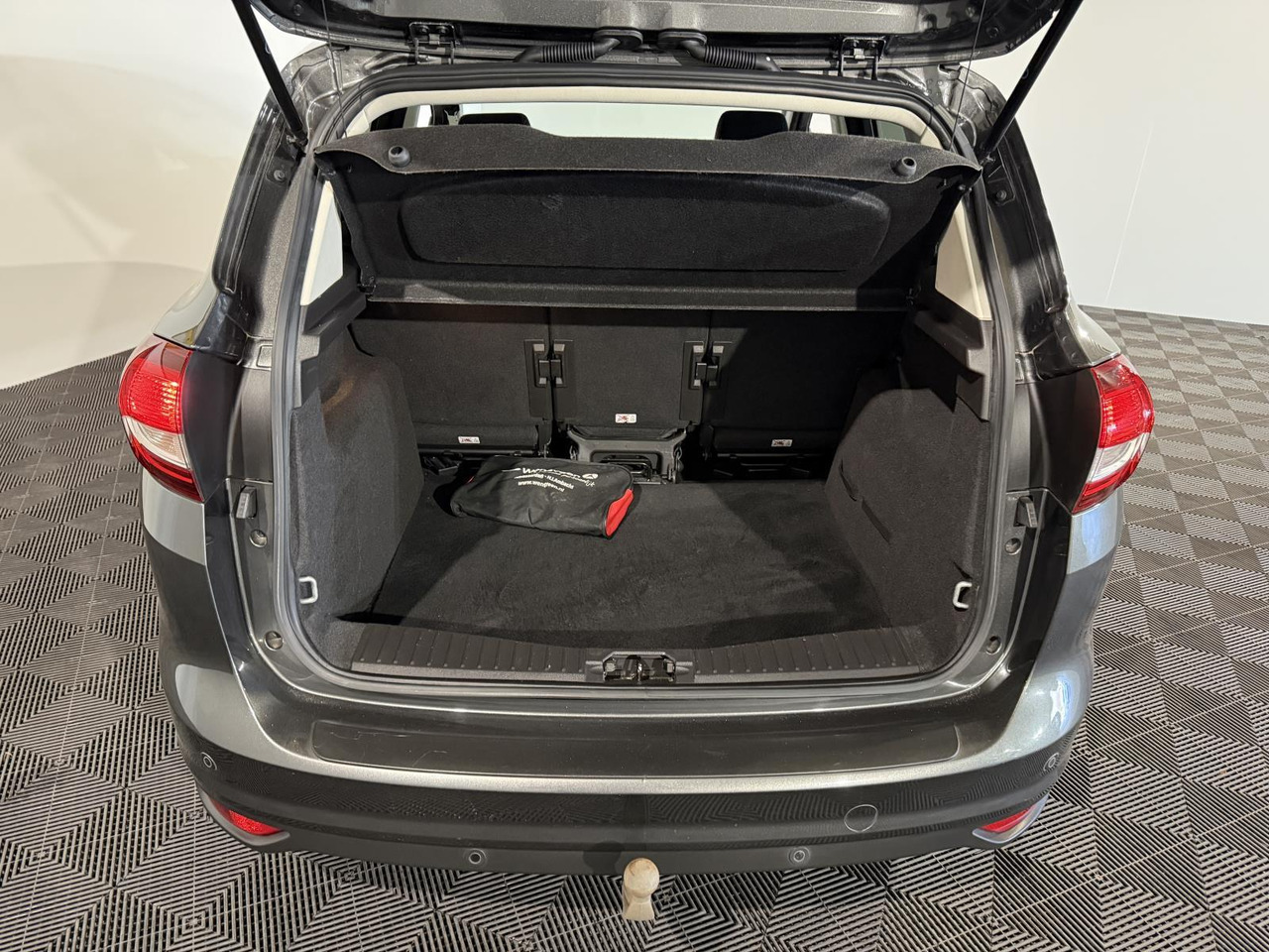Ford C-Max 1.0 Titanium ZG-548-F 186.382 km - Osobní auto: obrázek 5 Ford C-Max 1.0 Titanium ZG-548-F 186.382 km - Osobní auto: obrázek 5