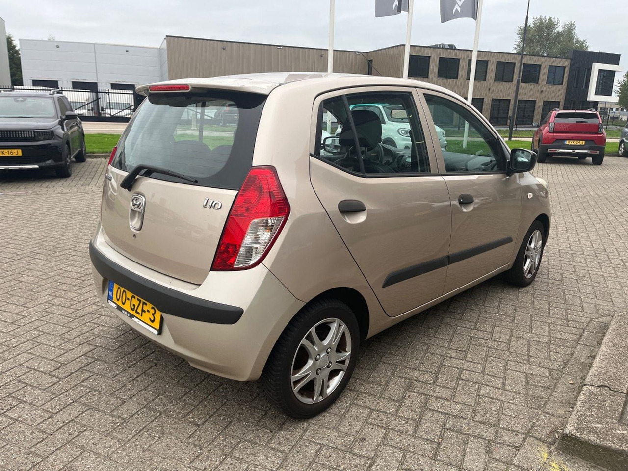 Hyundai i10 1.1 Active Cool | 2008 | 233.527 km | 00GZF3 | NAP: Logisch - Hatchback: obrázek 4 Hyundai i10 1.1 Active Cool | 2008 | 233.527 km | 00GZF3 | NAP: Logisch - Hatchback: obrázek 4