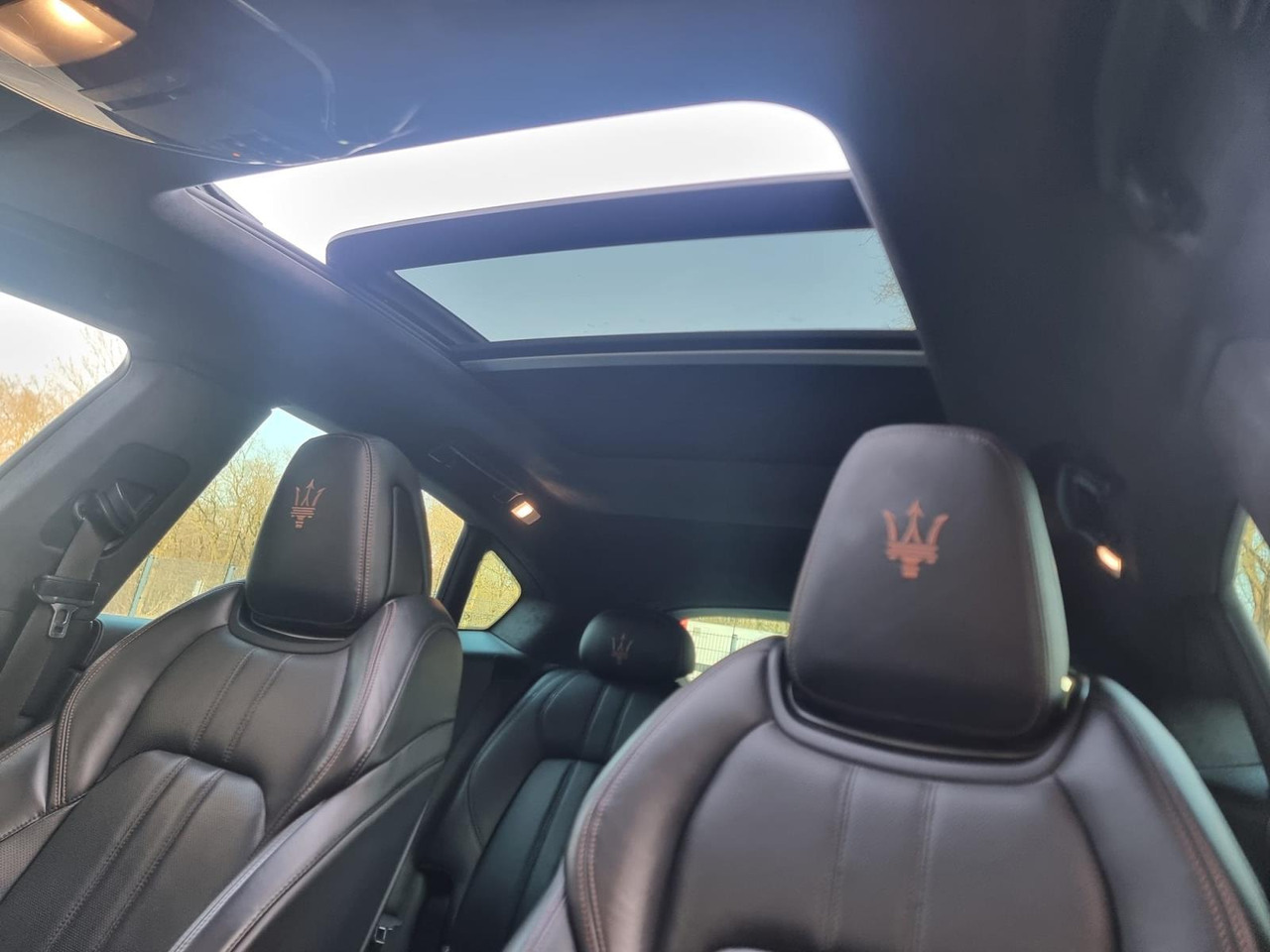 Maserati Levante Q4 3.0D V6 AWD 2017 193.519 km ZN-610-D - SUV: obrázek 5 Maserati Levante Q4 3.0D V6 AWD 2017 193.519 km ZN-610-D - SUV: obrázek 5