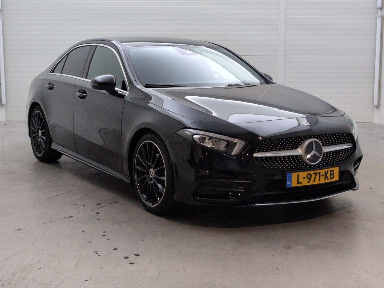 Mercedes-Benz A-klasse 180 Business Solution AMG | 2019 | 114.868 km | Automaat | L971KB | NAP: Geen oordeel - Sedan: obrázek 2 Mercedes-Benz A-klasse 180 Business Solution AMG | 2019 | 114.868 km | Automaat | L971KB | NAP: Geen oordeel - Sedan: obrázek 2